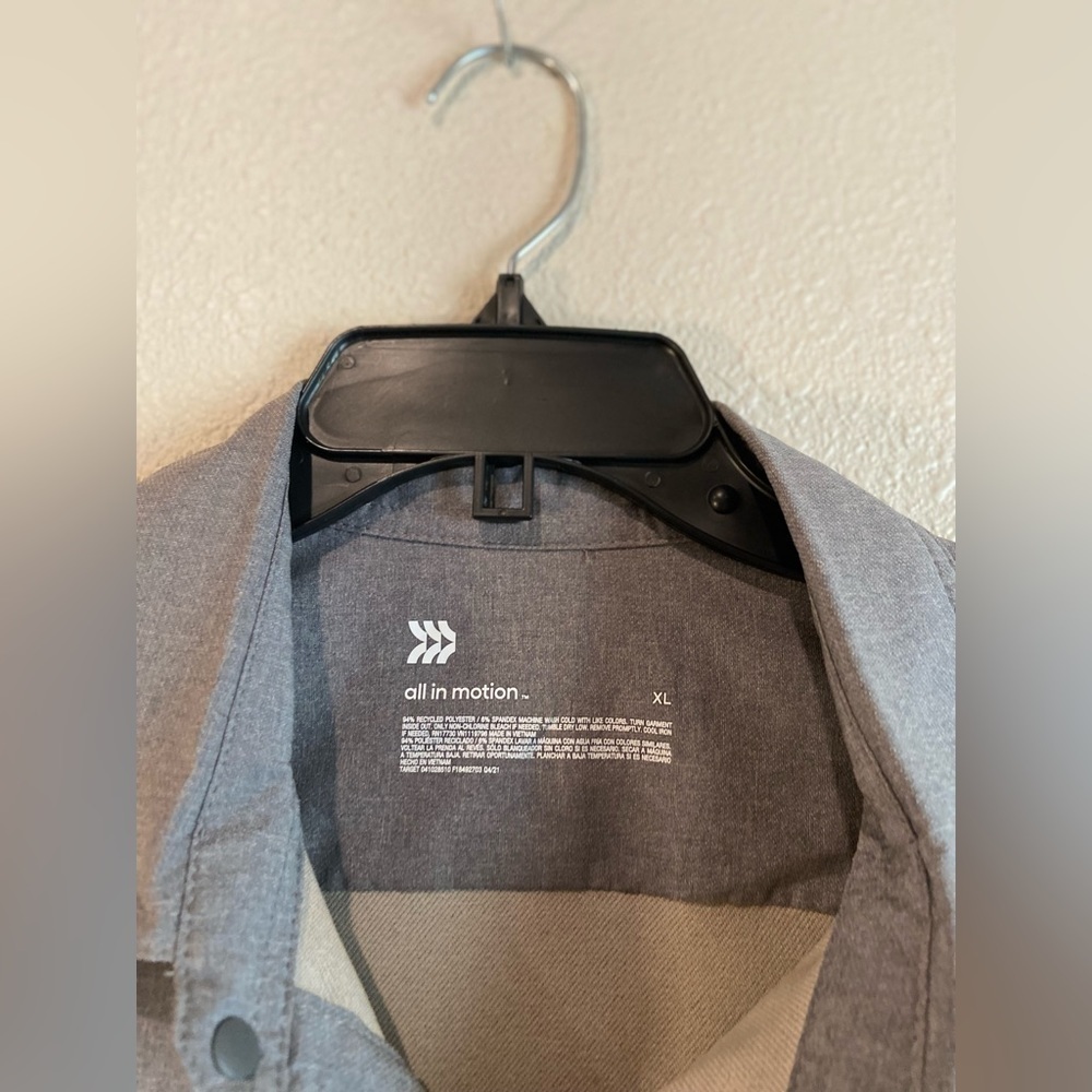 All In Motion~NWT~Men’s Recycled Polyester~Snap Closure~Quick Dry Shirt~Size XL - Picture 9 of 16